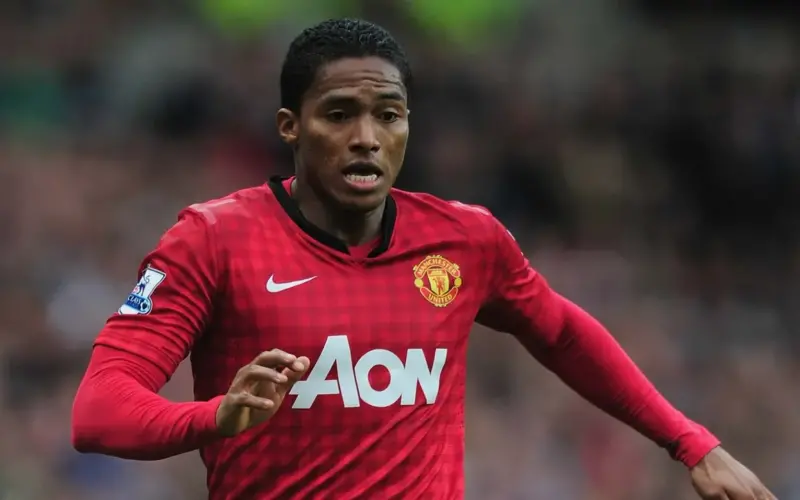 لاعب حقق لقب الدوري مرتين مع مانشستر يونايتد ينضم إلى نادٍ في دوري الهواة يضم نجومًا محبوبين من الدوري الإنجليزي الممتاز